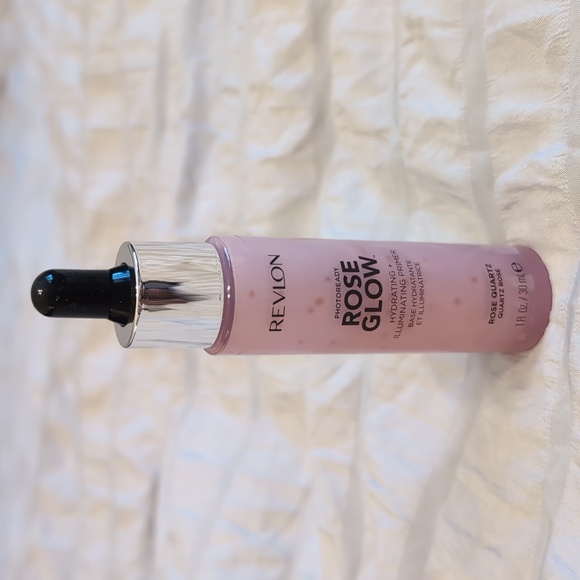 NEW Photoready Rose Glow™ Hydrating + Illuminating Primer - Picture 2 of 4